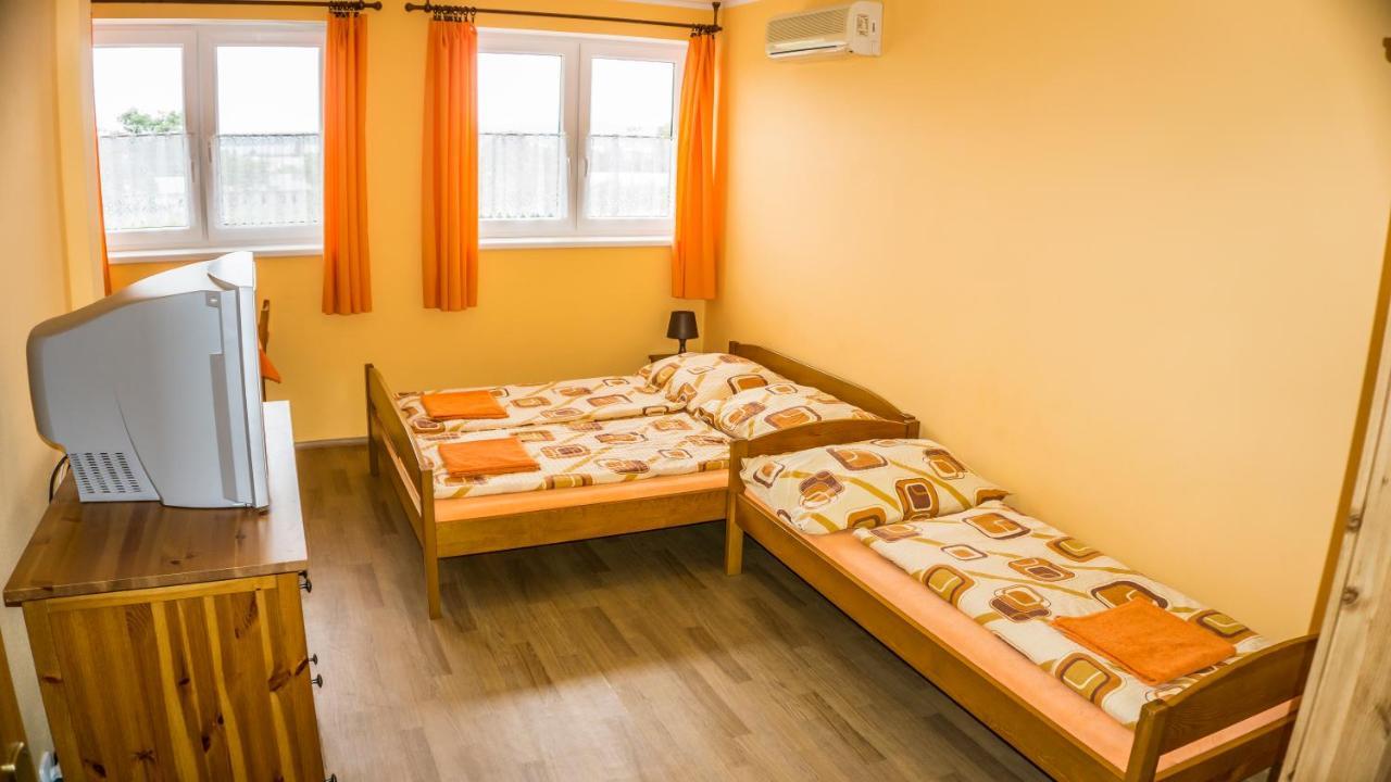 Penzion S Restauraci Na Furhaple Šakvice エクステリア 写真