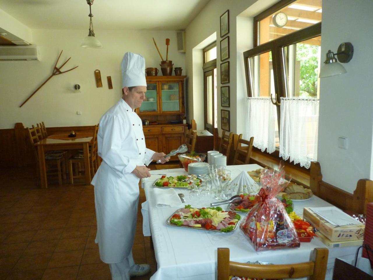 Penzion S Restauraci Na Furhaple Šakvice エクステリア 写真